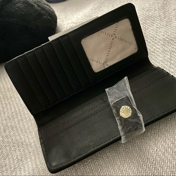 NWT - Steve Madden Boxed Wallet (Black) - Picture 3 of 6